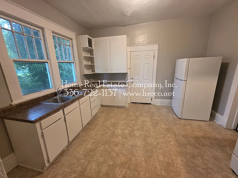 411 E 13th St — Photo 5