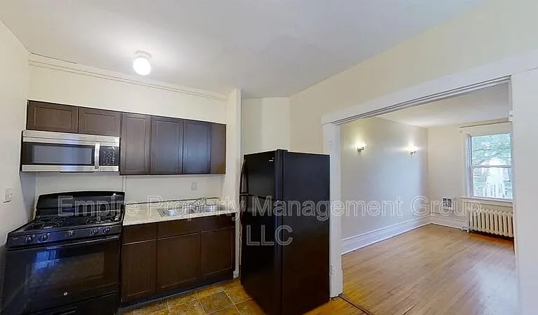 568 Park Ave #2 — Photo 3