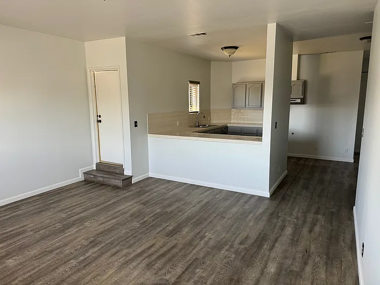 1635 E Washington Blvd #A — Photo 2