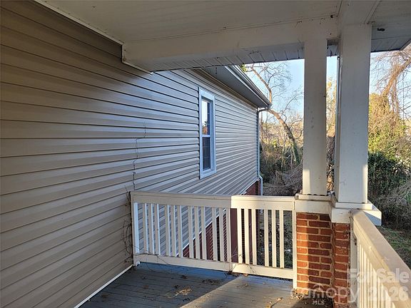 4th image of 34 Fairview Ave