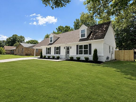 2nd image of 5715 Bartlett Woods Dr