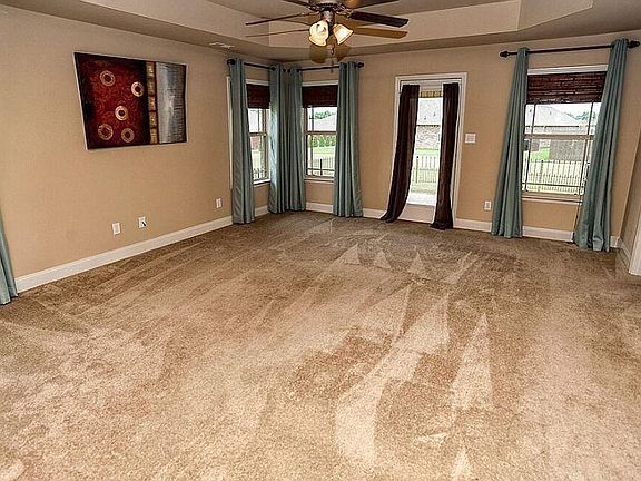 4th image of 102 Willow Tree Dr
