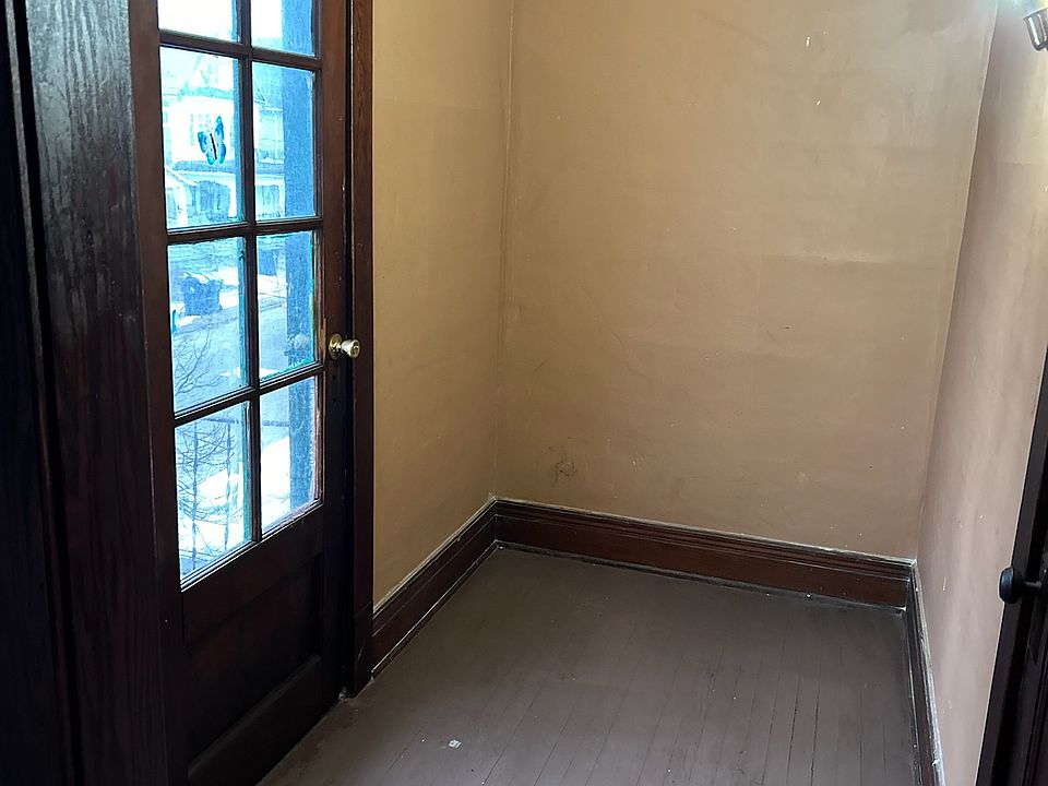 1st image of 207 Jewett Ave