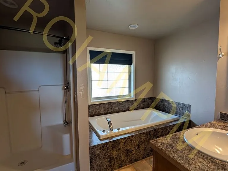 424 N Main St — Photo 11