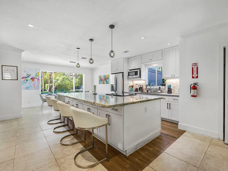 11121 Griffing Blvd