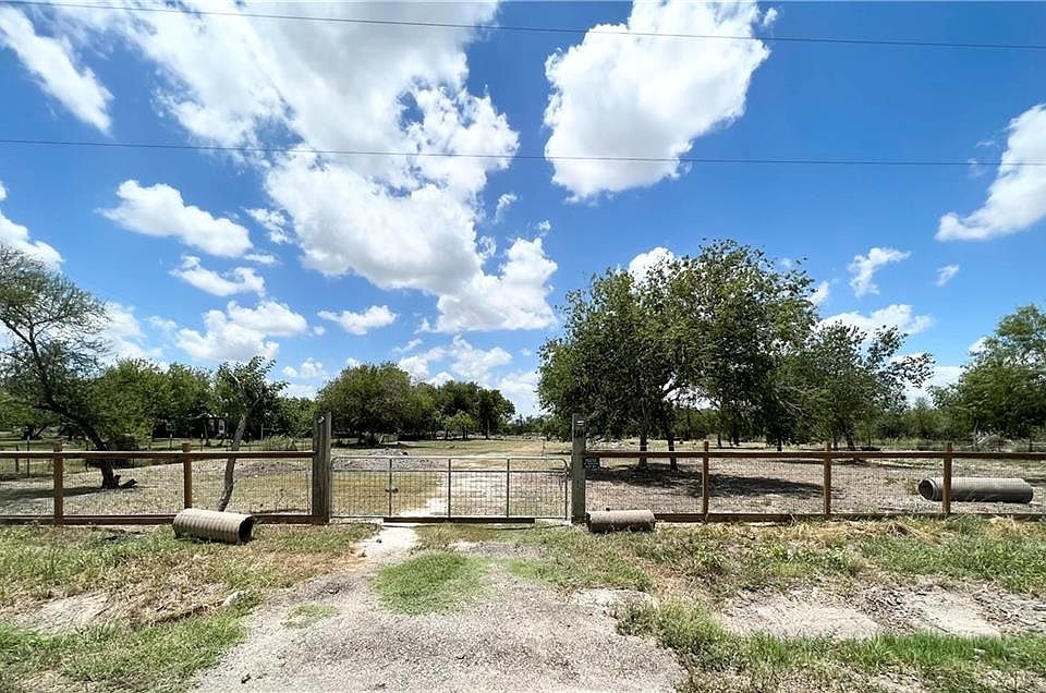 2nd image of 2541 Tierra Oriente