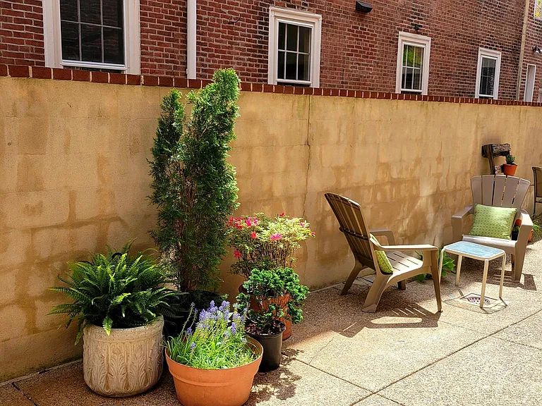 928 Spruce St #1R — Photo 8