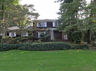 19 Wren Dr, Roslyn, NY 11576