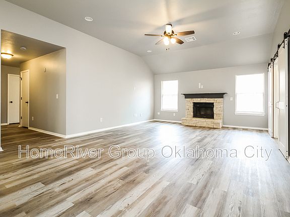 3rd image of 2416 Cherry Ln