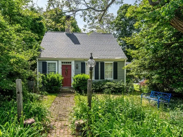 228 Phinneys Ln, Barnstable, MA 02630