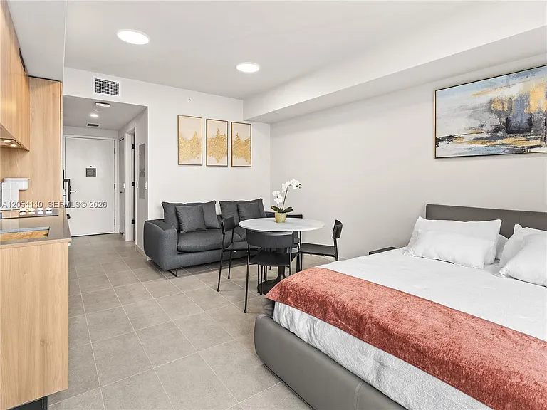 121 NE 5th St #901B — Photo 42