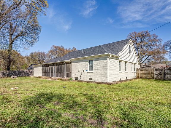 3rd image of 4651 Clove Dr