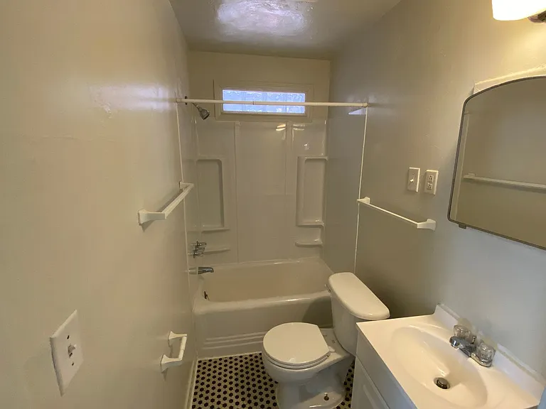907 Lancaster St #1 — Photo 6