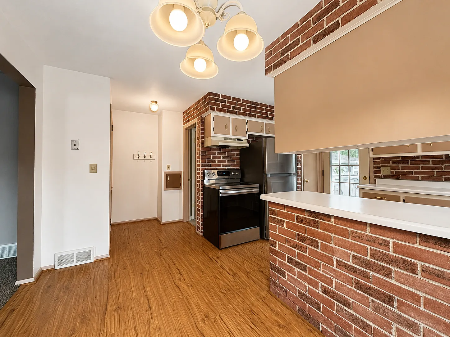 2 bed, 1.5 bath, 1250 sqft, $2,095 — Photo 4