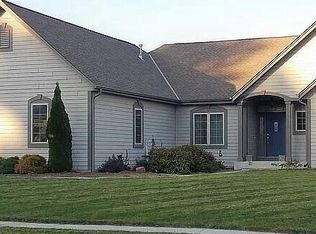 1387 Mamerow Ln W, Oconomowoc, WI 53066