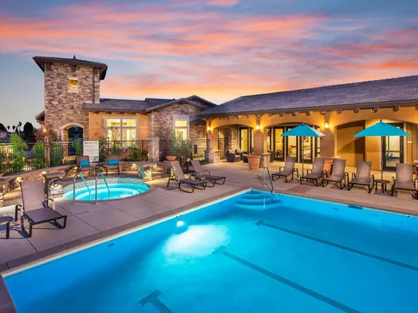 Hollister Village