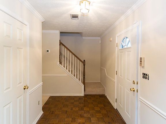 3rd image of 1771 Surrey Hill Cir