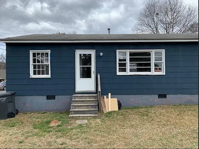 402 E Webb St — Photo 1