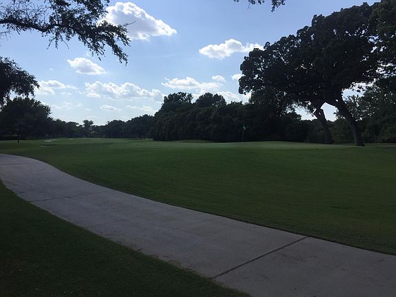 Golf course within Walking distance