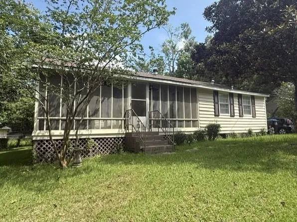 313 1st St, Chickasaw, AL 36611