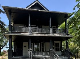 9013 Yale Ave, Cleveland, OH