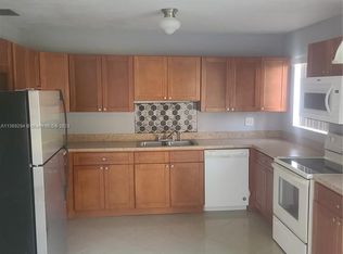 1104 NE 2nd St, Hallandale, FL 33009