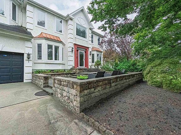 3rd image of 114 Wedgewood Dr
