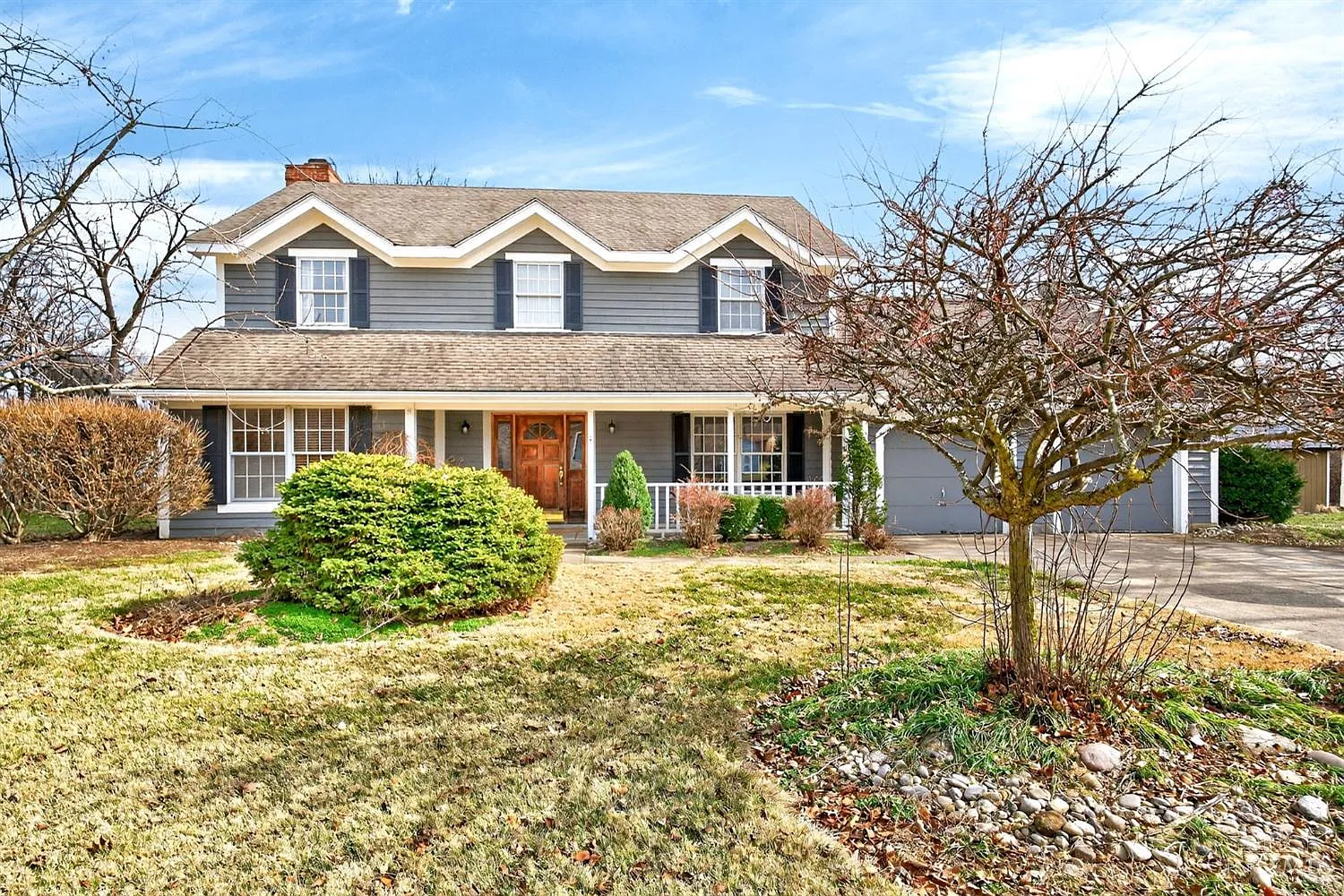 340 Saint James Pl photo 1