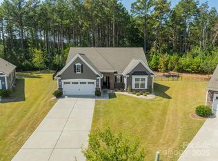 508 Vermeer Ct, Mount Holly, NC 28120