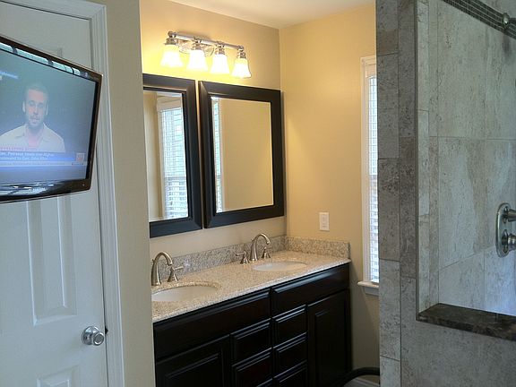 5th image of 820 Camp Cir