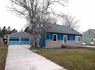 915 1st St, Kewaunee, WI 54216