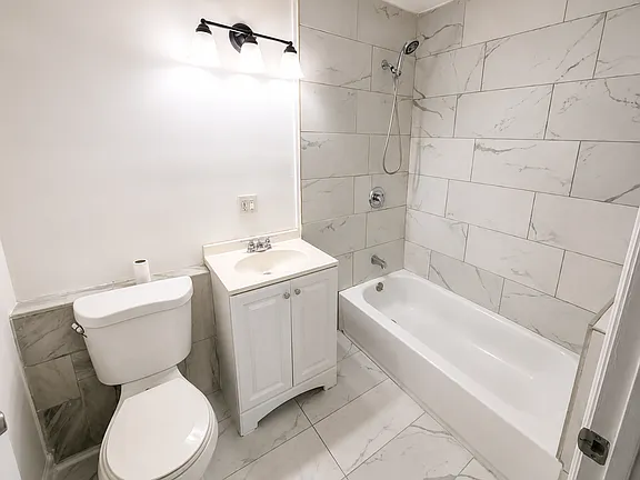 2 Bedrooms at 152 S 10th St #3, Newark NJ — photo 3