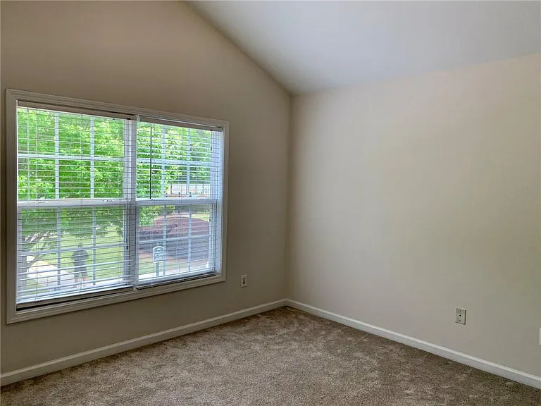 1733 Oakbrook Ln NW #B — Photo 12