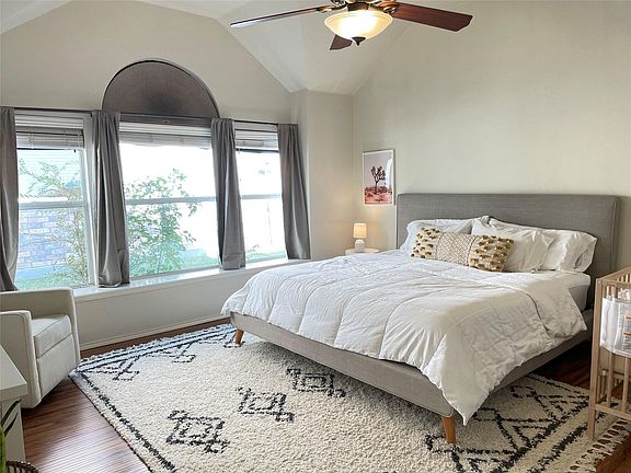 5th image of 2614 Travis Dr