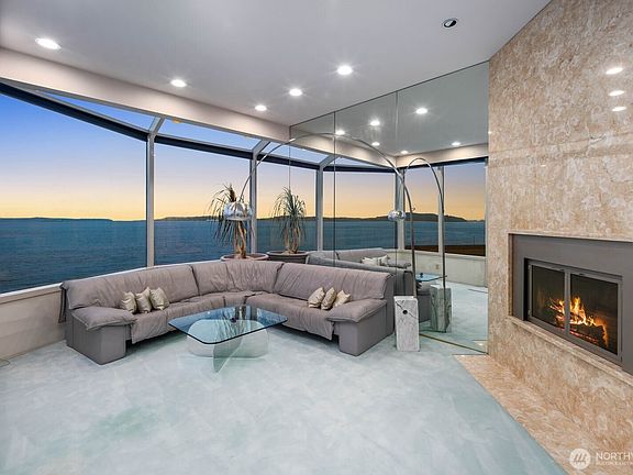 2nd image of 3089 Alki Avenue SW #2