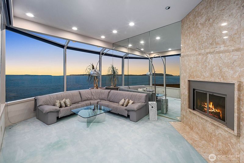 3rd image of 3089 Alki Avenue SW #2