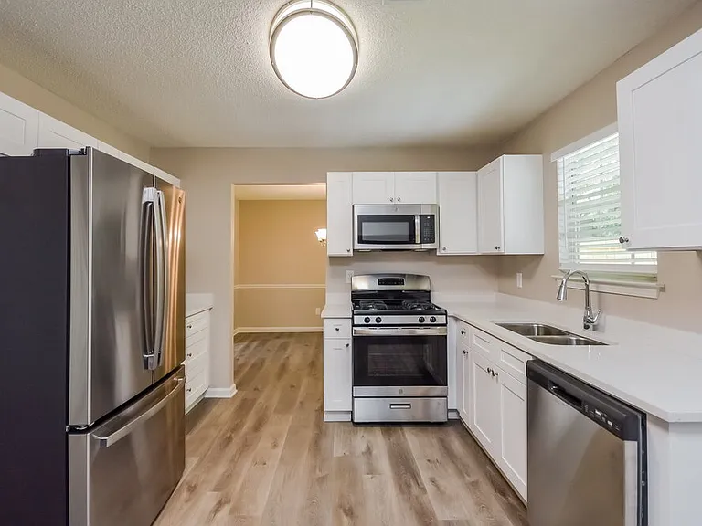 6474 Rebecca Way — Photo 7
