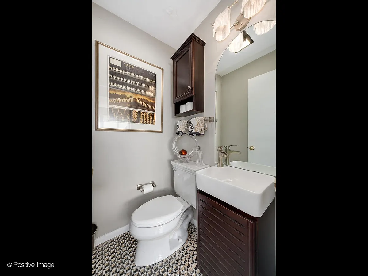 Building Photo - 1222 W Lill Ave