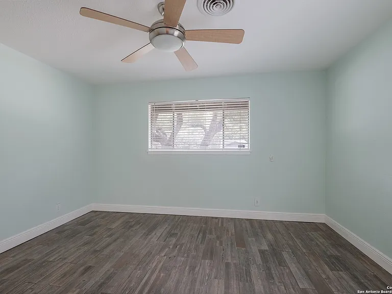734 Susie Ct — Photo 13