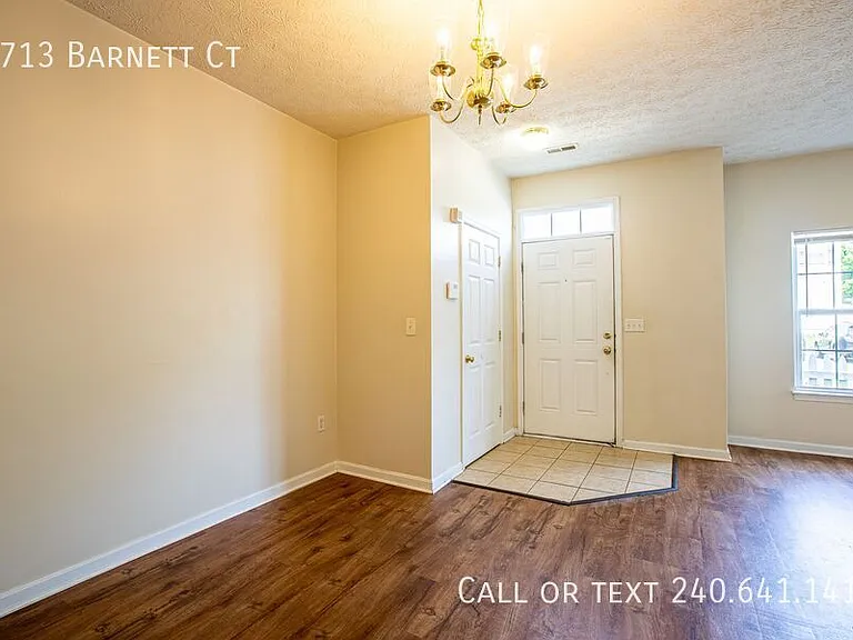 1713 Barnett Ct — Photo 4