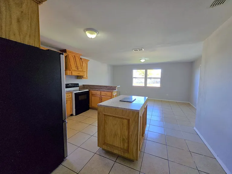 3818 Waterfall St — Photo 5