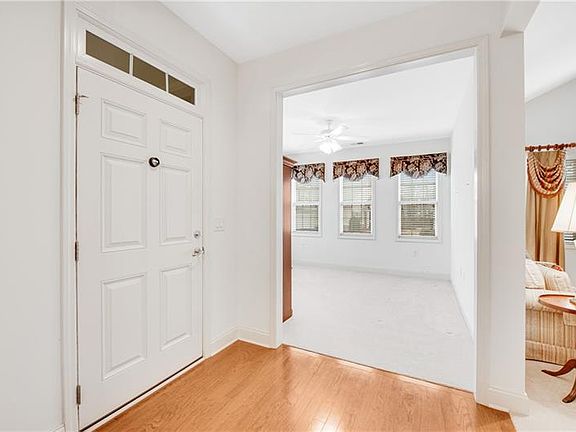 5th image of 214 Orchards Cir