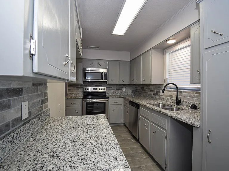 205 Tanglewood Rd — Photo 25