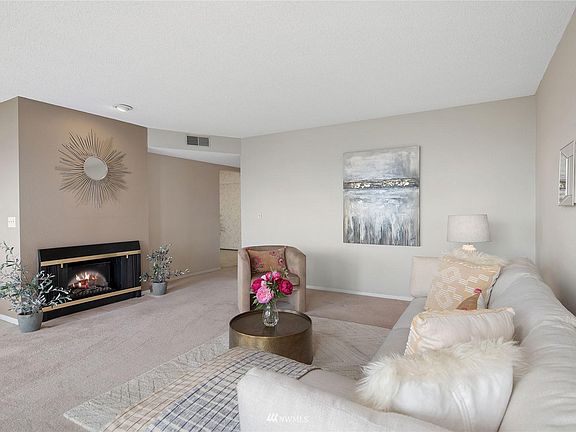 5th image of 525 Broadway APT 306
