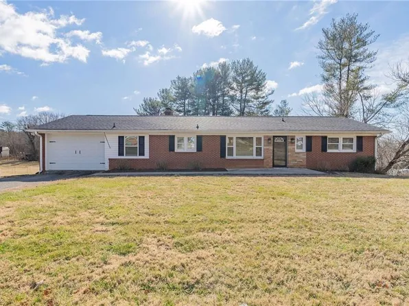 2706 Westfield Rd, Mount Airy, NC 27030