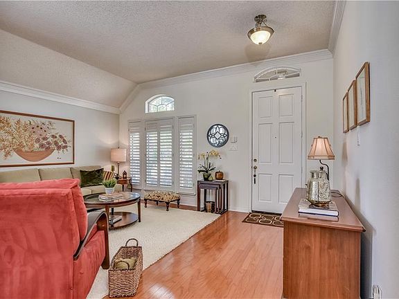 4th image of 1016 Laurel Oak Dr