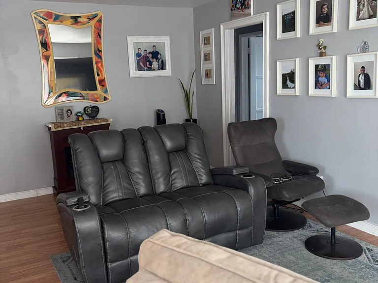 43 N Clairmont Ave — Photo 3