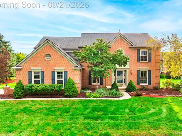 46740 Club Ct, Canton, MI 48188