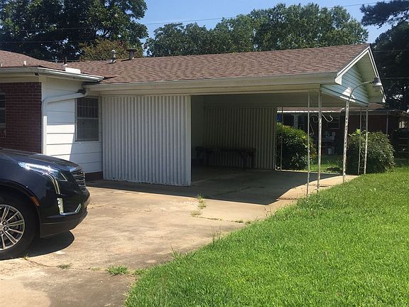 3rd image of 111 W Steward Dr
