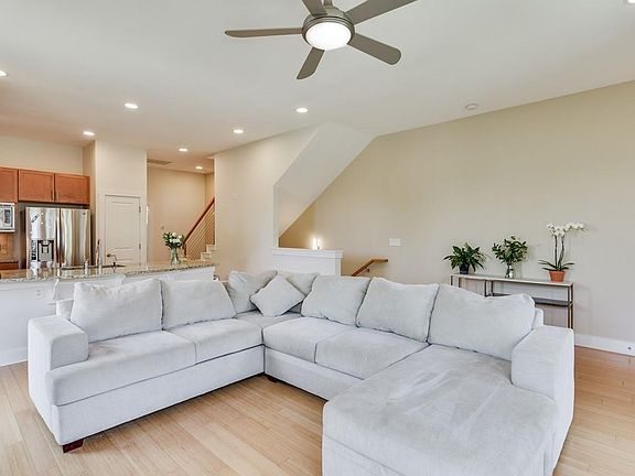 4th image of 2520 Bluebonnet Ln Unit 62